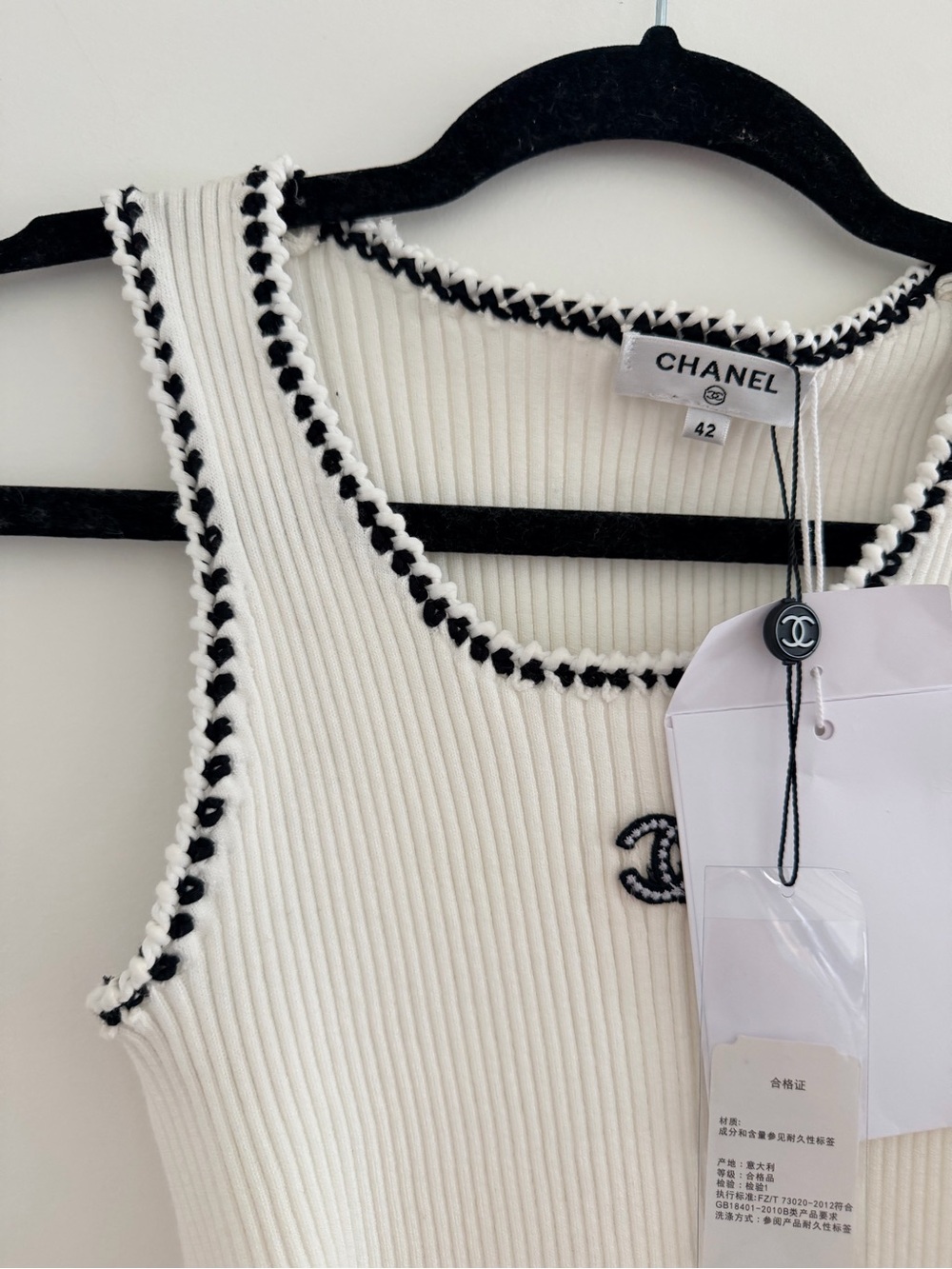 NWT White Ribbed Tank with Black knit Trim - Picture 8 of 10